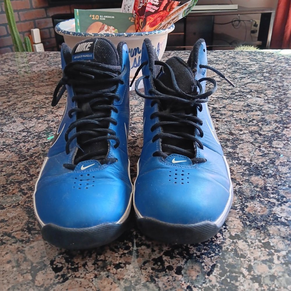Athletic shoes